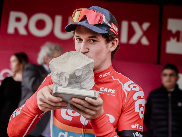 Tijl De Decker remporte Paris-Roubaix Espoirs