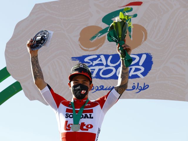 Caleb Ewan wins Saudi Tour opening stage after impressive teamwork